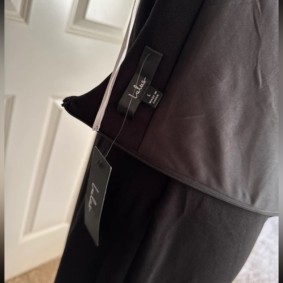 NWT Lulus Show-Stopping Style Black One-Shoulder Cutout Maxi Dress
size Large - Picture 11 of 12